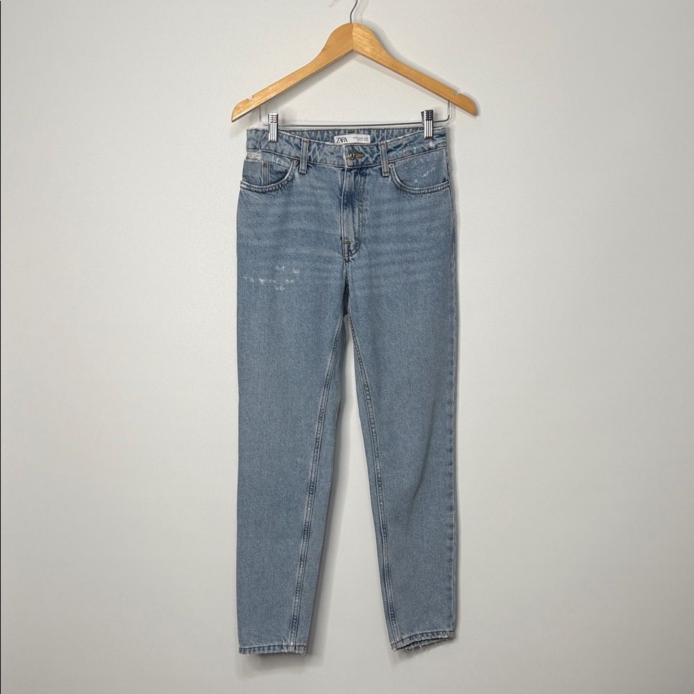 ZARA HIGH-RISE STRAIGHT JEANS Size 2